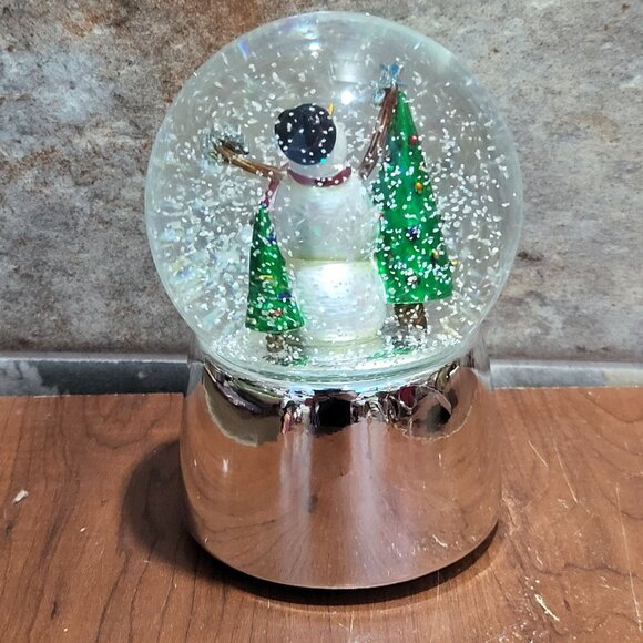 Towle Snowman Snowman Globe Music Box Plays 12 Days of Christmas Holiday Decor - Picture 5 of 11